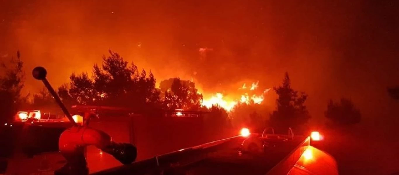 Κάτοικος Νέας Μάκρης: «Η πεθερά μου είδε ένα μηχανάκι και ένα αυτοκίνητο πριν από την εκδήλωση της φωτιάς» (βίντεο)